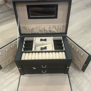 Elegant Black Jewelry Organizer Box with Mirror